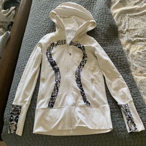 Beautiful Lululemon lightweight jacket